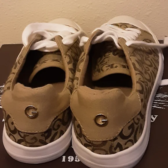 Guess Shoes Size 8 Canvas Monogram Sneakers NWOT - Picture 9 of 16
